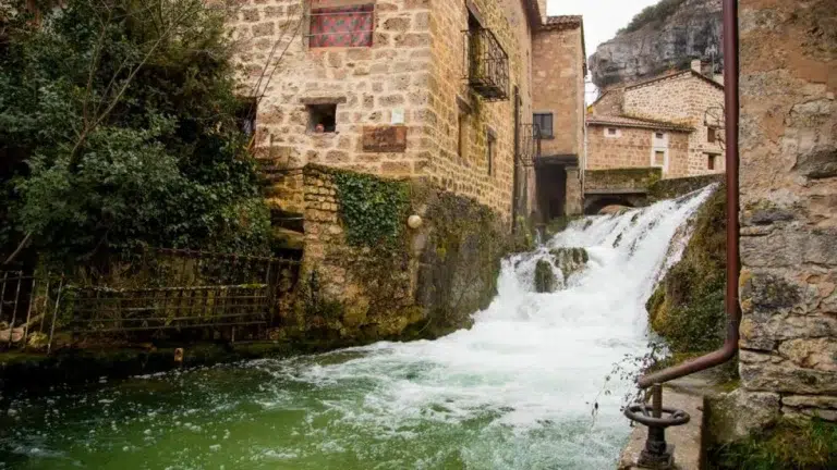Cascada y Cueva del Agua – Orbaneja del Castillo 5 (1)