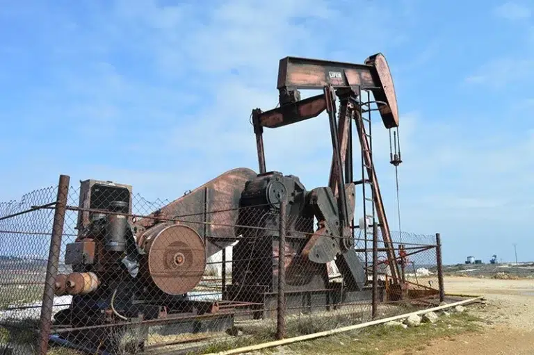Museo del Petróleo – Sargentes de la Lora 3 (1)