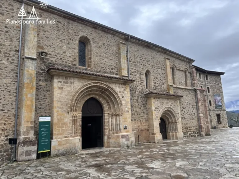 Fachada del Monasterio de Santo Toribio de Liébana