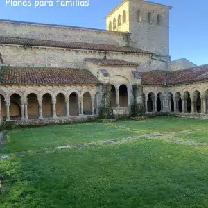 Claustro de la Colegiata de Santa Juliana