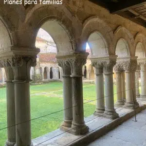 Claustro de la Colegiata de Santa Juliana