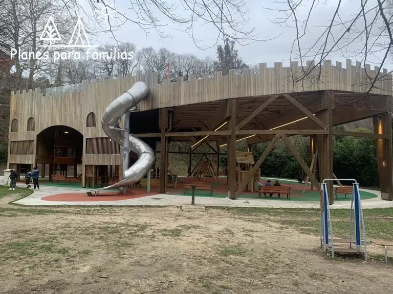 Parque infantil de la Robleda