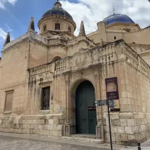 Basílica de Santa María en Elche