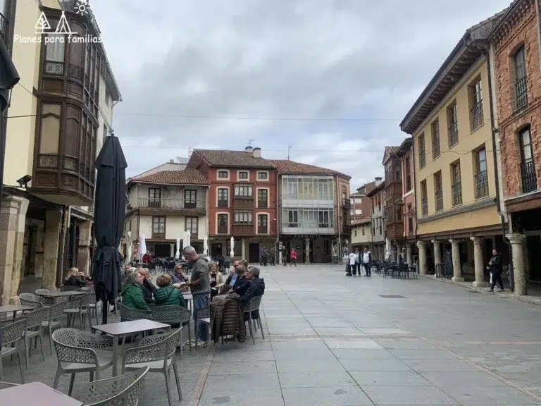 Plaza Mayor Cervera de Pisuerga