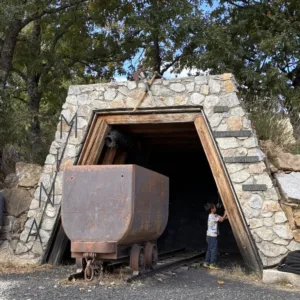 Replica de mina en los chozos de villafría