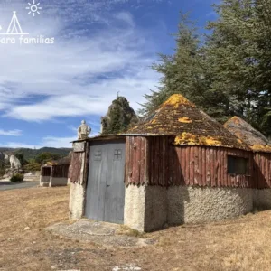 Chozas de pastores en el Monumento al Pastor en Ameyugo